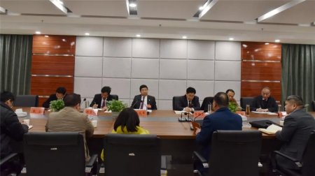 �²����ٿ���ҵ�硰���ᡱ����ίԱ��̸��